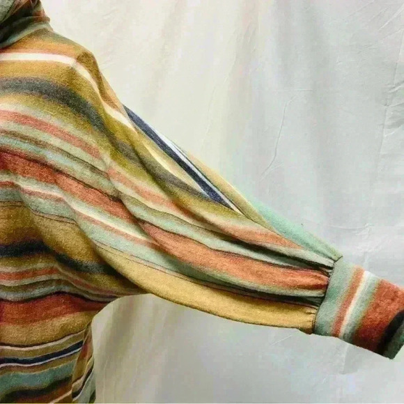 BUCKETLIST | Tops | Bucketlist French Terry Knit Colorblock Sweater Size Small - Picture 6 of 11